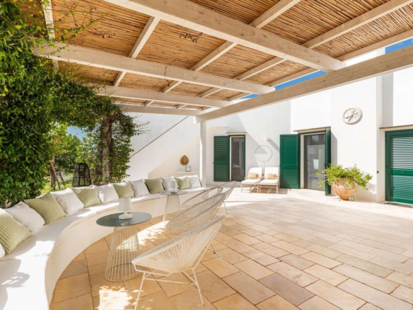 Lussuosa Villa Vista Mare In Collina Con Antica Pajara Ristrutturata A Pescoluse