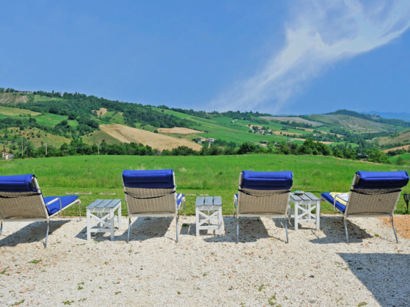 Prestisjefylt, nyrenovert eiendom i åsene ved Modena og Bologna, ideell som familiekompleks