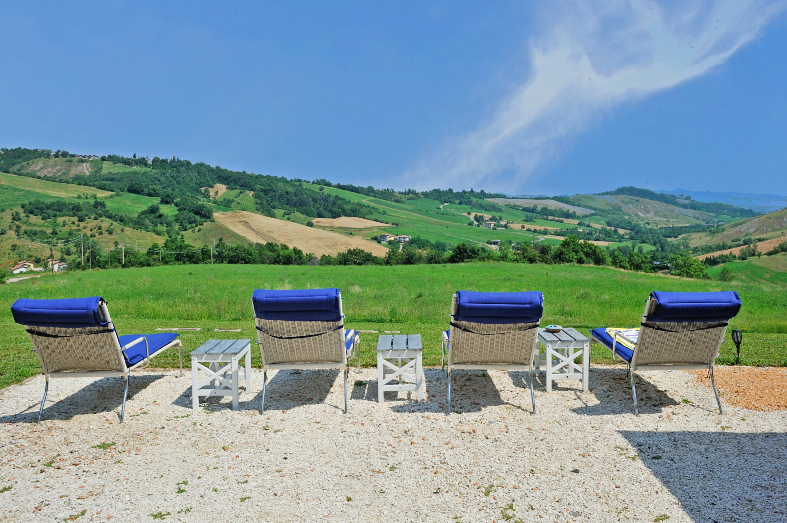 Prestisjefylt, nyrenovert eiendom i åsene ved Modena og Bologna, ideell som familiekompleks