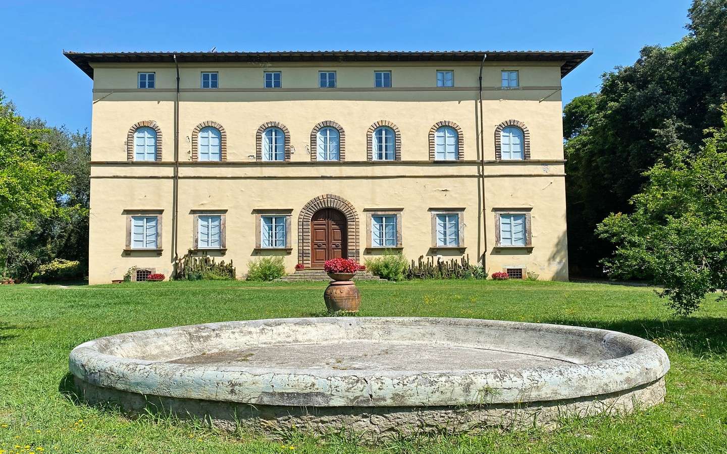 Prestigiosa Villa Con Azienda Agricola Nella Campagna Lucchese