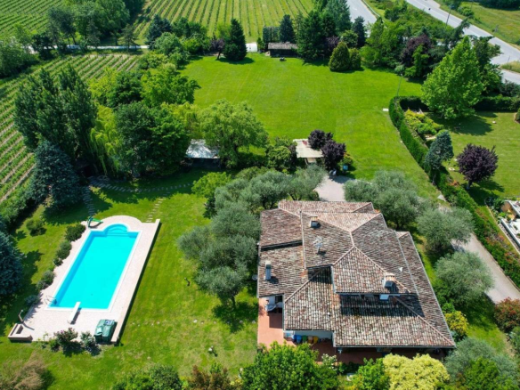 Villa mit Park und Pool in Sirmione