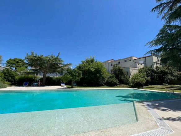 Villa Da Restaurare Con Piscina E Giardino - Centro Di Sorrento (Napoli