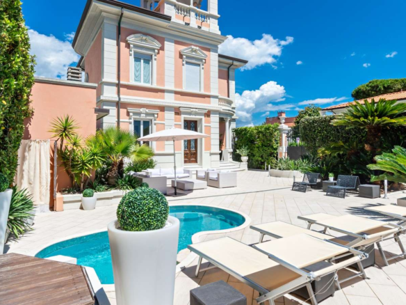 Villa In Stile Liberty A 70 M Dal Mare A Forte Dei Marmi