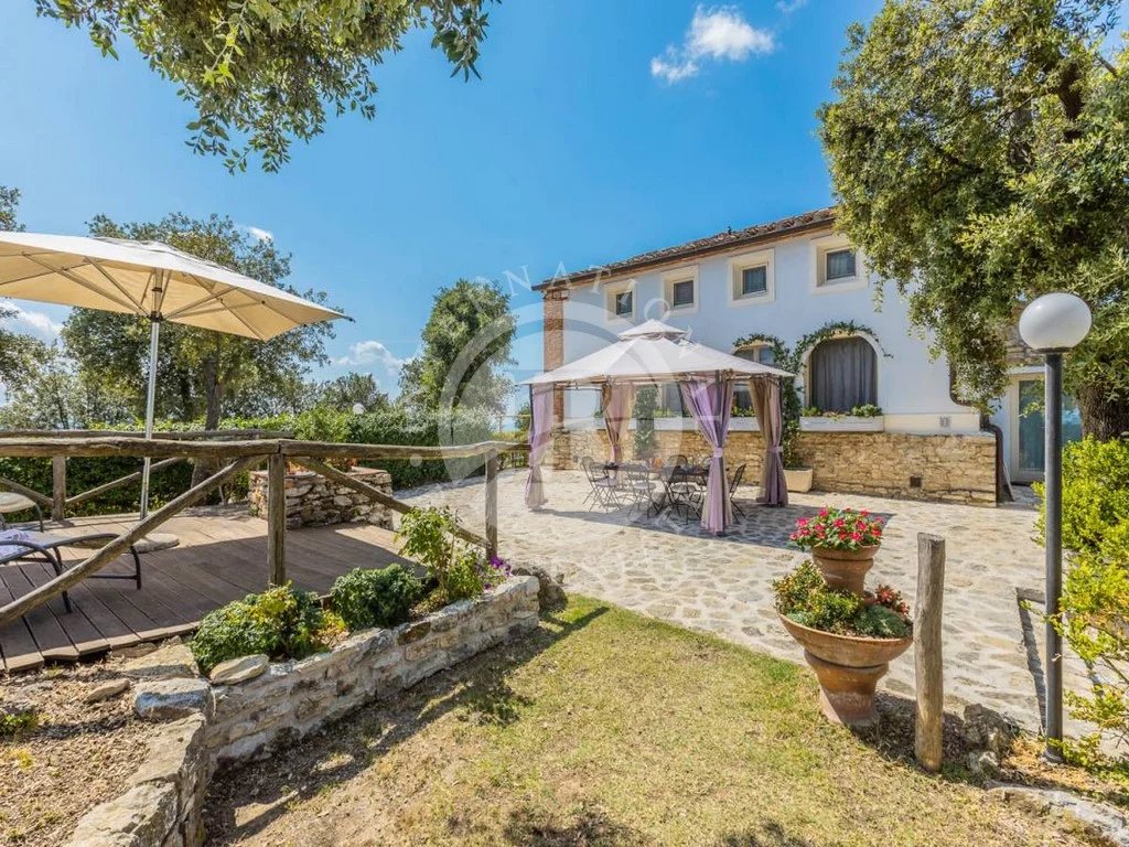 Villa Ristrutturata Con Parco, Piscina E Jacuzzi