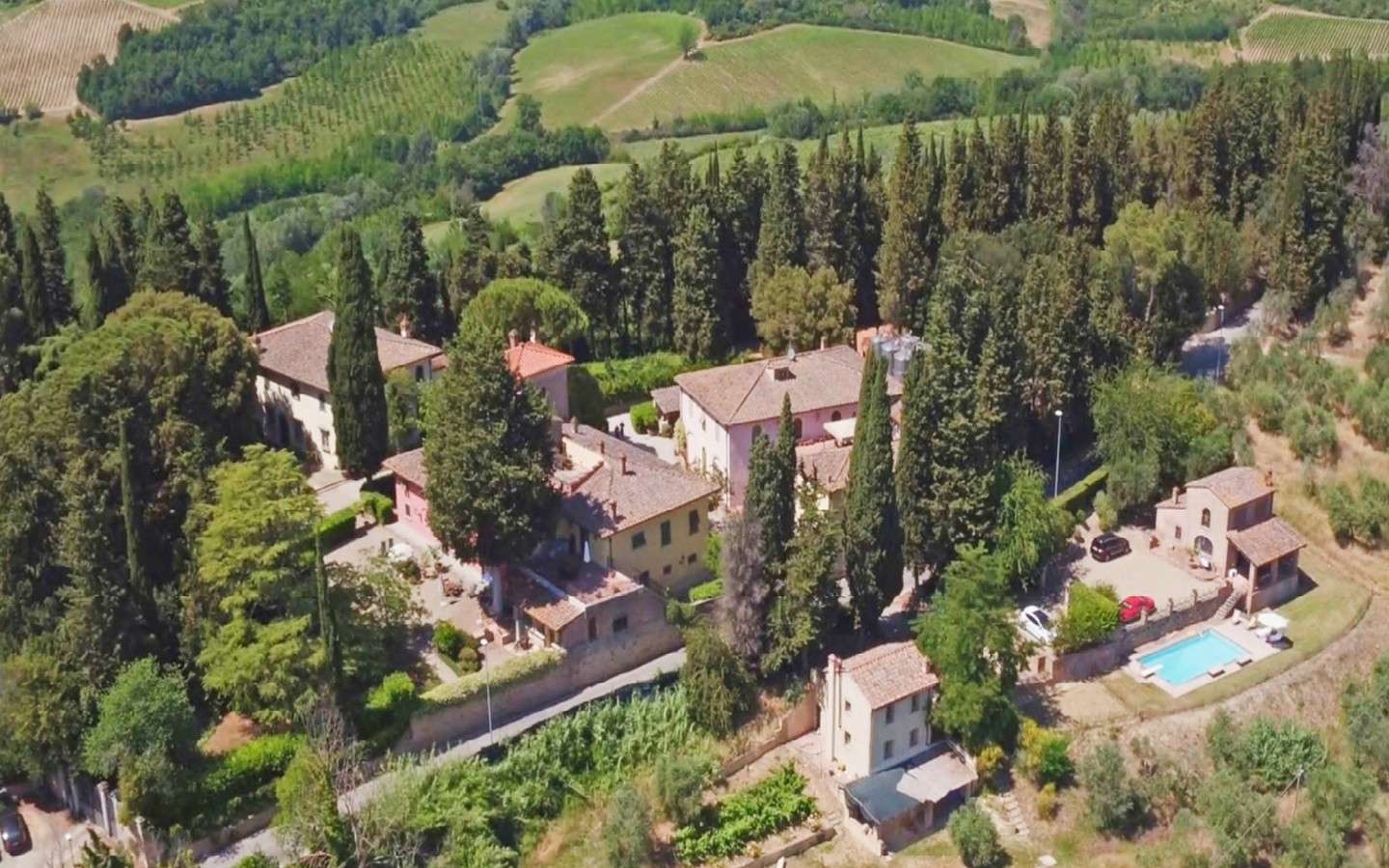 Villa Storica Con Borgo Nel Chianti Fiorentino