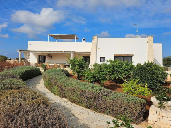 Villa Vista Mare Con Piscina Di Recente Costruzione - Carovigno (Puglia)