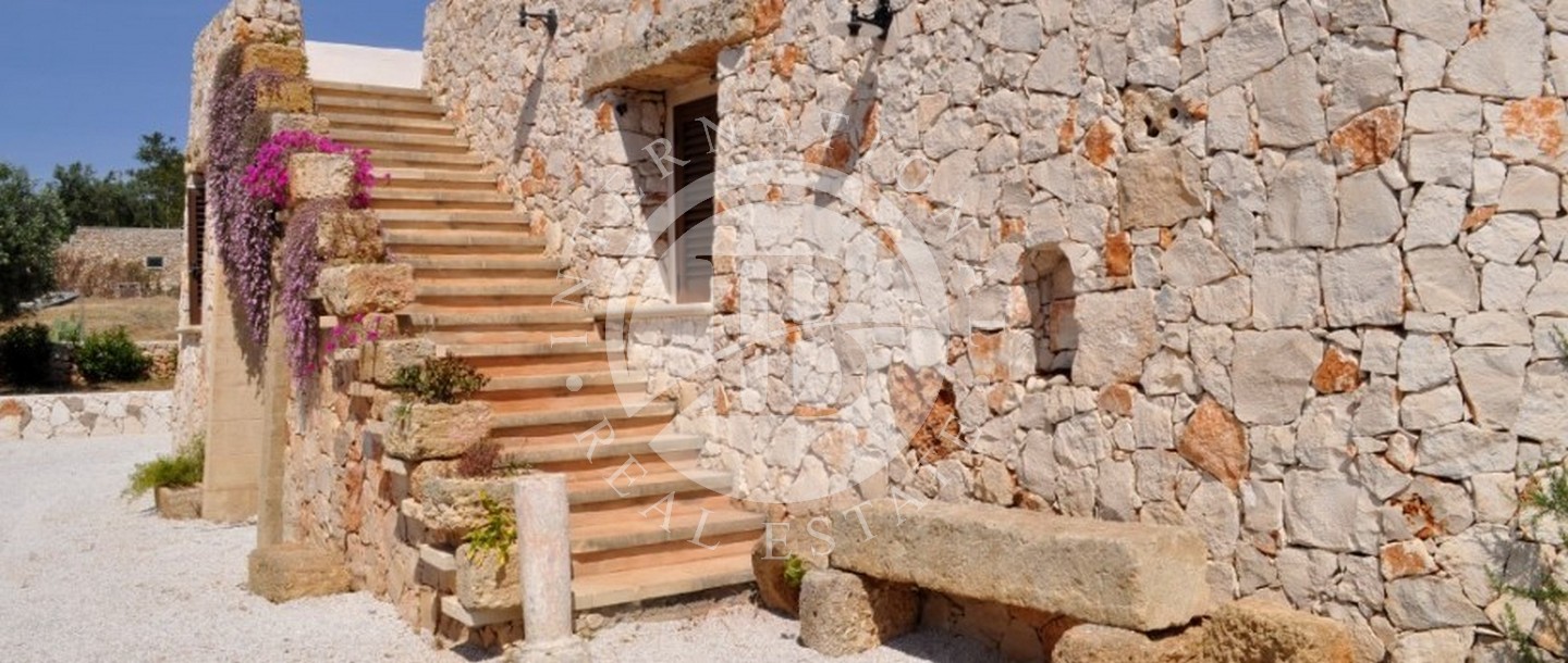 Con Piscina - Località Li Fani