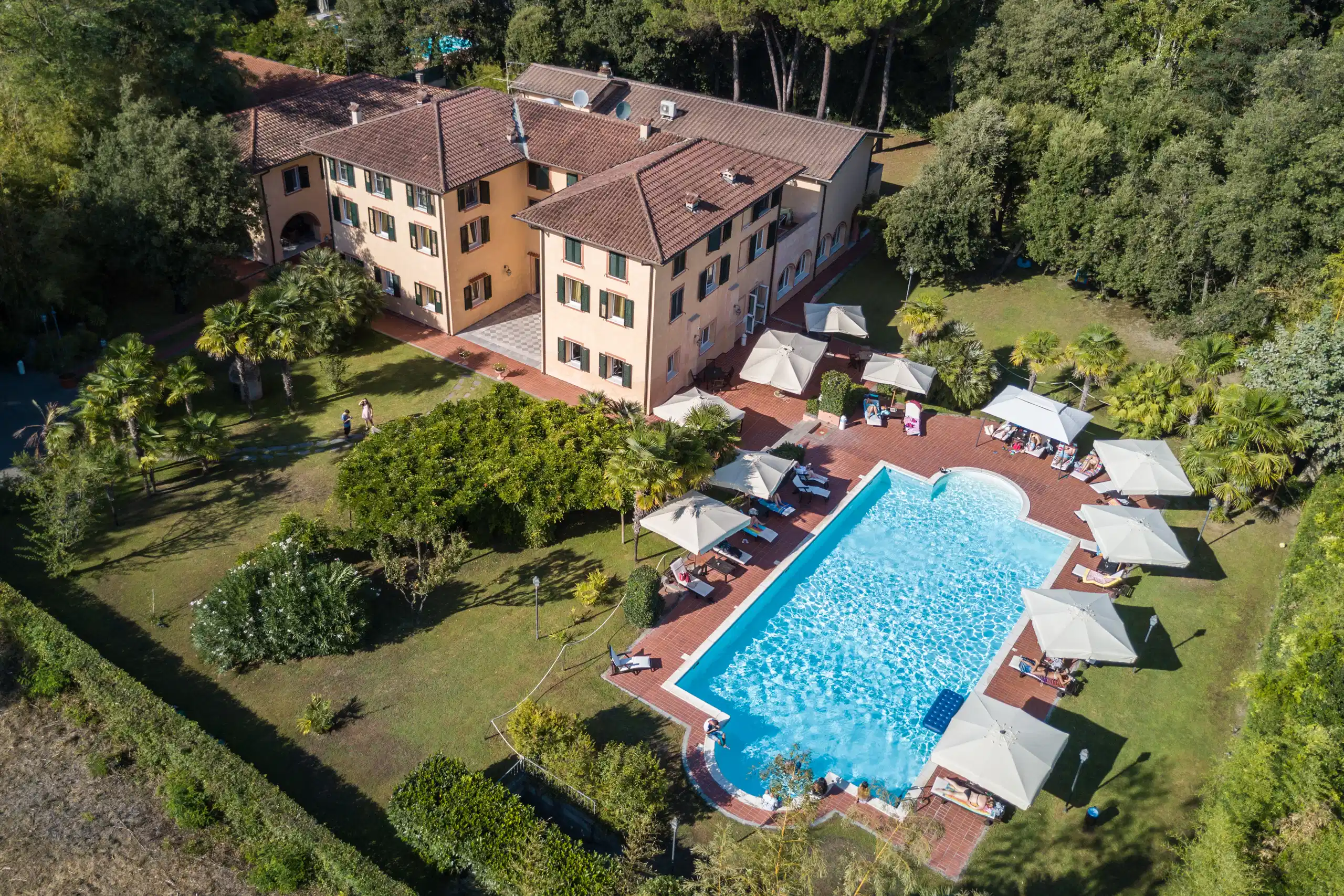 Prestigiosa Villa Storica Utilizzata Come Esclusivo Hotel Di Lusso A 200 Metri Dal Mare In Versilia