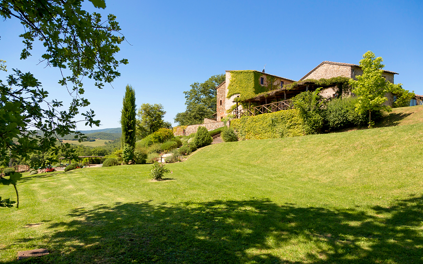 Caratteristico Casale In Pietra Con Parco E Piscina Doppia Con Vista Sulle Colline Senesi