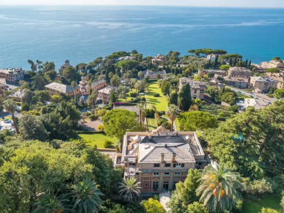 IB 741 Appartamenti in villa storica con piscina panoramica e parco Genova Nervi