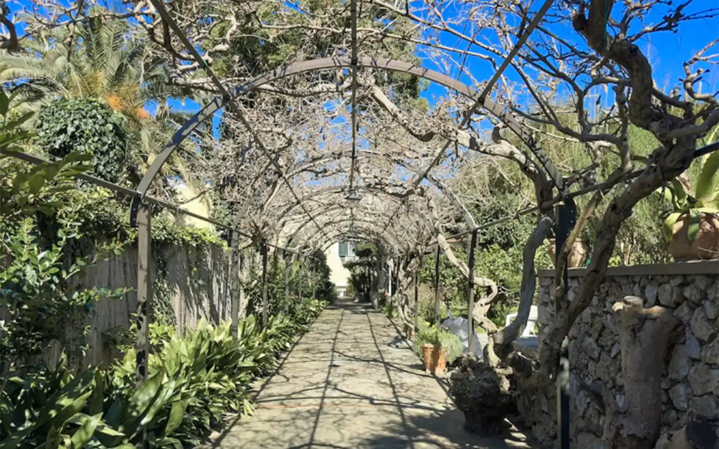 Elegante Residenza Con Vista Mare In Una Delle Zone Più Esclusive Di Capri