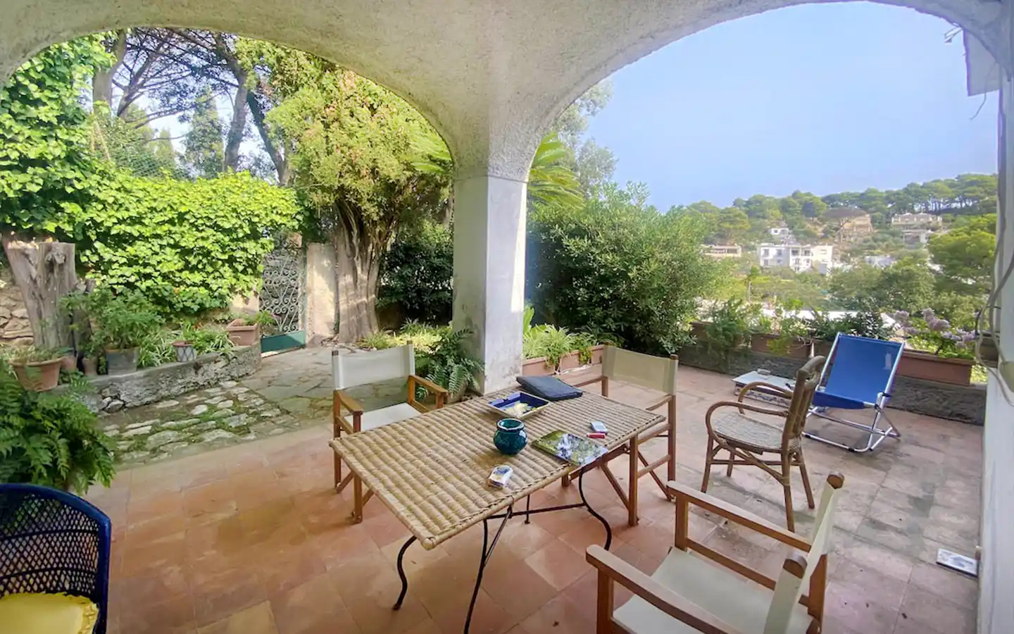 Villa Con Giardino In Vendita, Capri