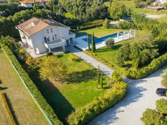 IB 752 Villa a Forte dei Marmi con piscina