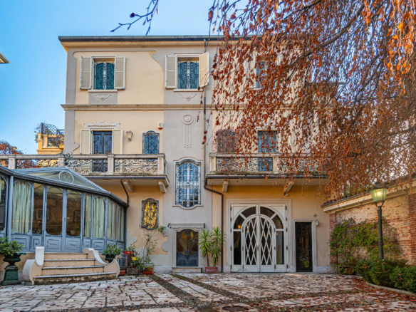 IB 753 Villa Liberty a Torino