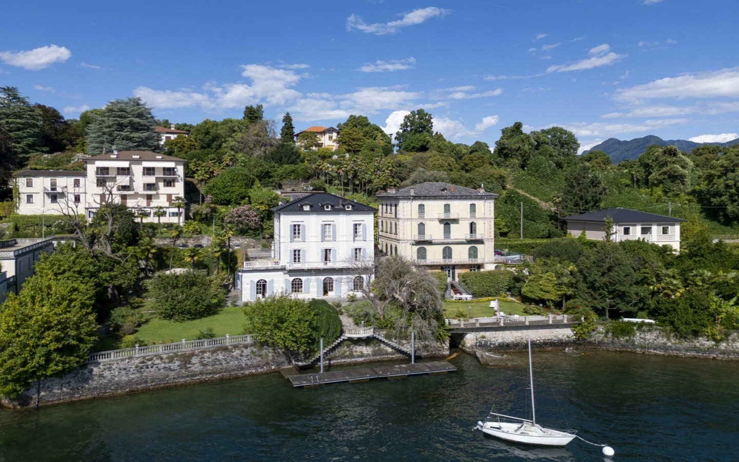 Moderne villa ved søen med privat kaj i Pallanza, Zona Castagnola