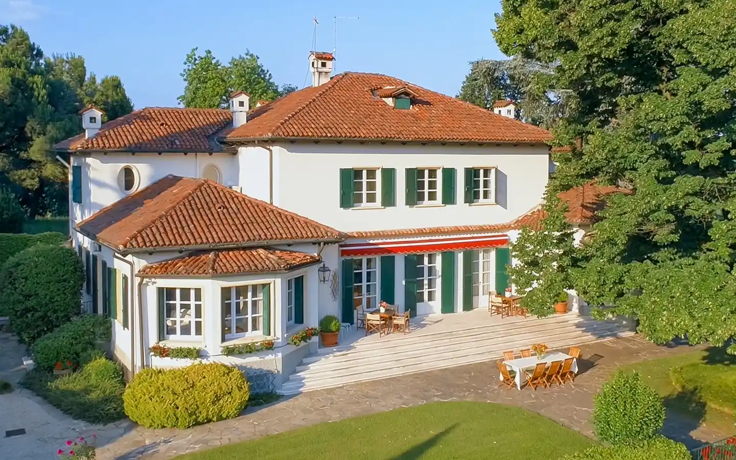 Tyylikäs huvila, josta on panoraamanäköala ja uima-allas muutaman minuutin päässä Vicenzan keskustasta