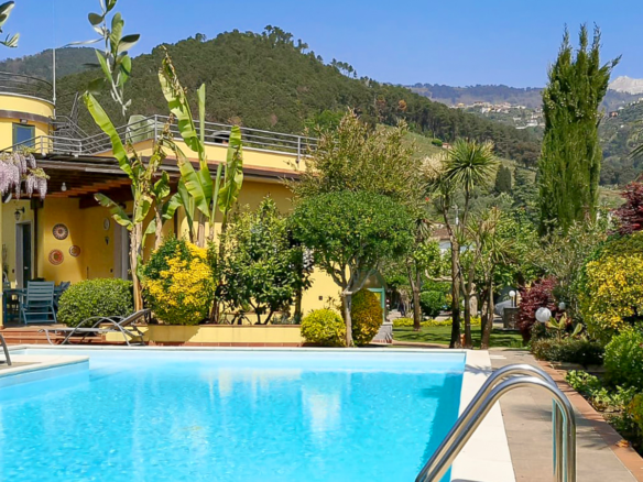 IB 761 Villa med pool i Montignoso