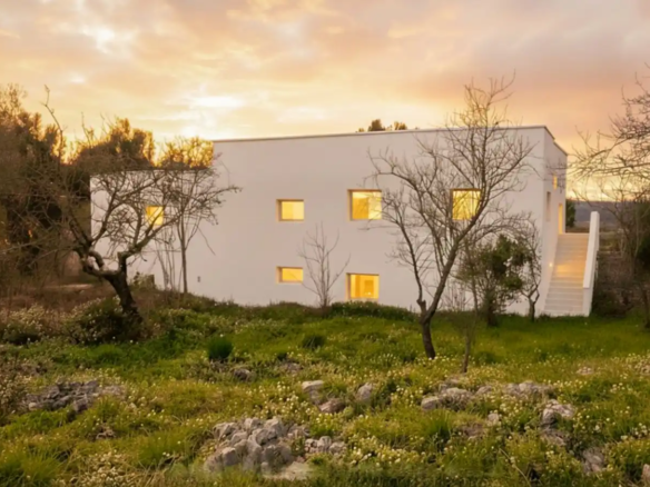 SI 106 Bondegård til renovering med stor grund og panoramaudsigt