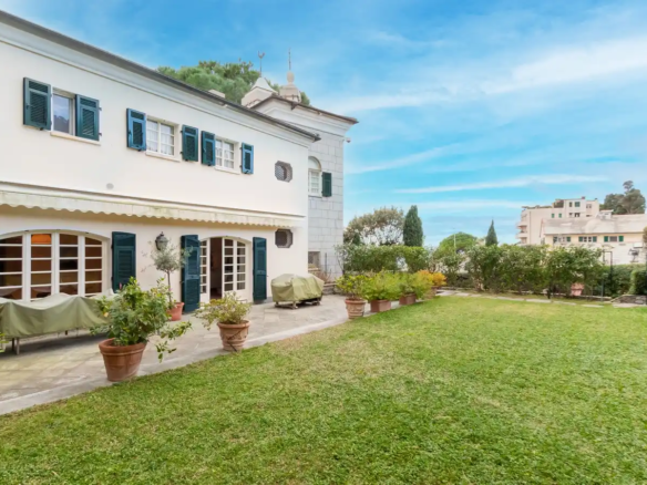 77 Appartement dans villa avec jardin à louer à Gênes