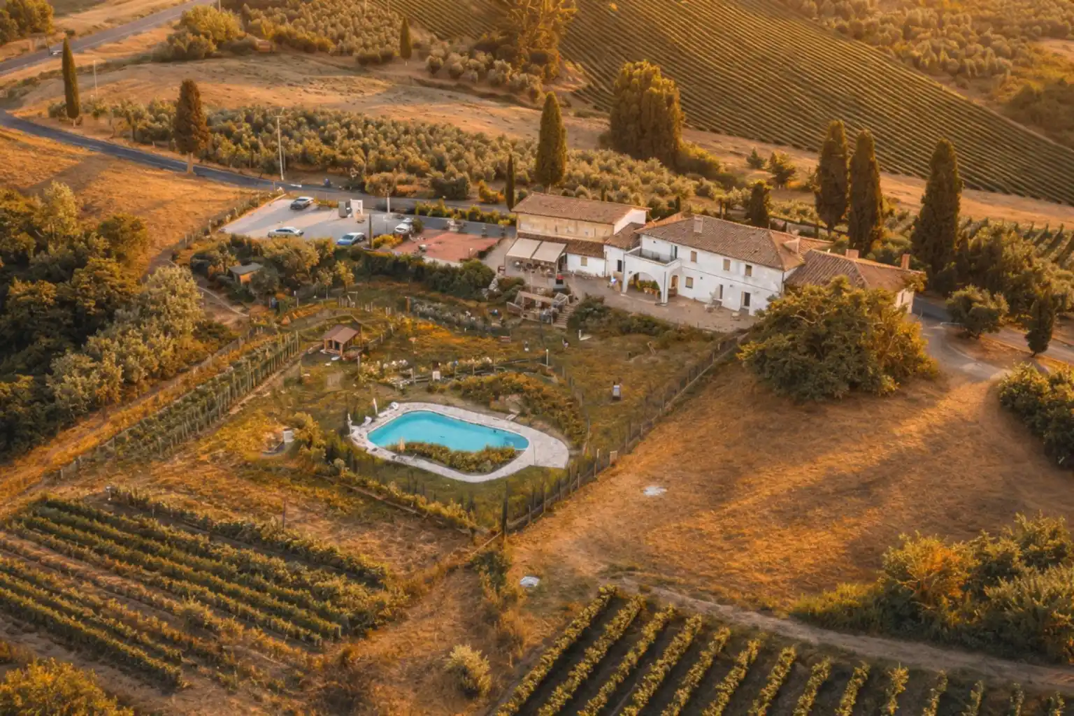 Очаровательный отремонтированный фермерский дом с био-бассейном между Луккой и Флоренцией