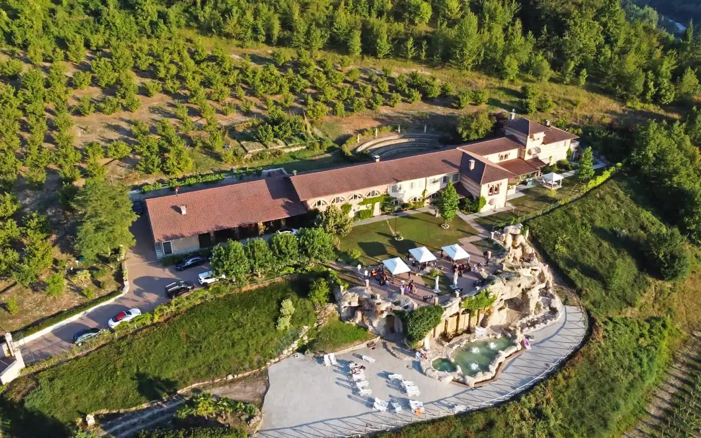 Prestigefyldt ejendom med pool i Alta Langa