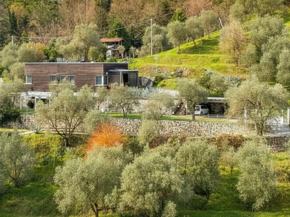 IB 769 Moderne villa på landet i Vezzano Ligure