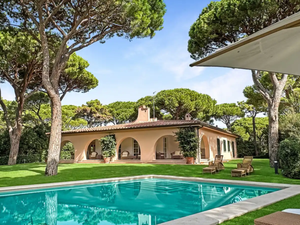 IB 771 Villa med pool i Roccamare (1)