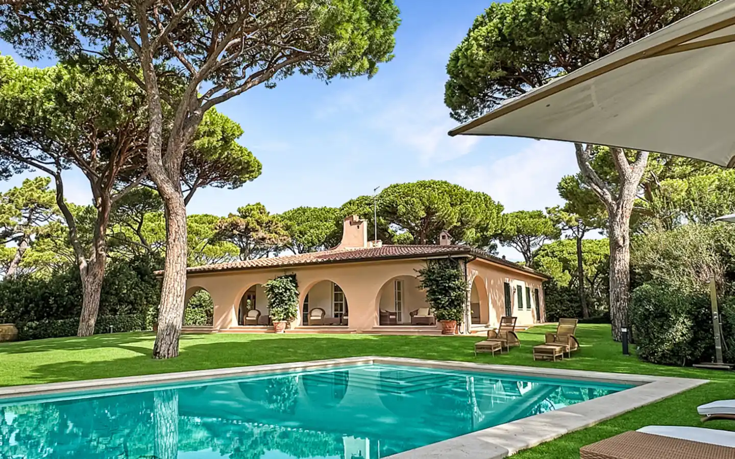 Pragtfuld villa med pool få skridt fra havet i Castiglione Della Pescaia, Roccamare