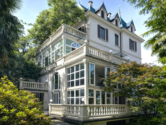 IB 774 Villa med park og pool ved Maggioresøen