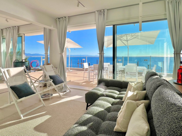 AZ 5 Appartement en bord de mer avec terrasse et accès direct à la plage à Bergeggi