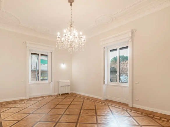 90 Appartement rénové Genoa Castelletto