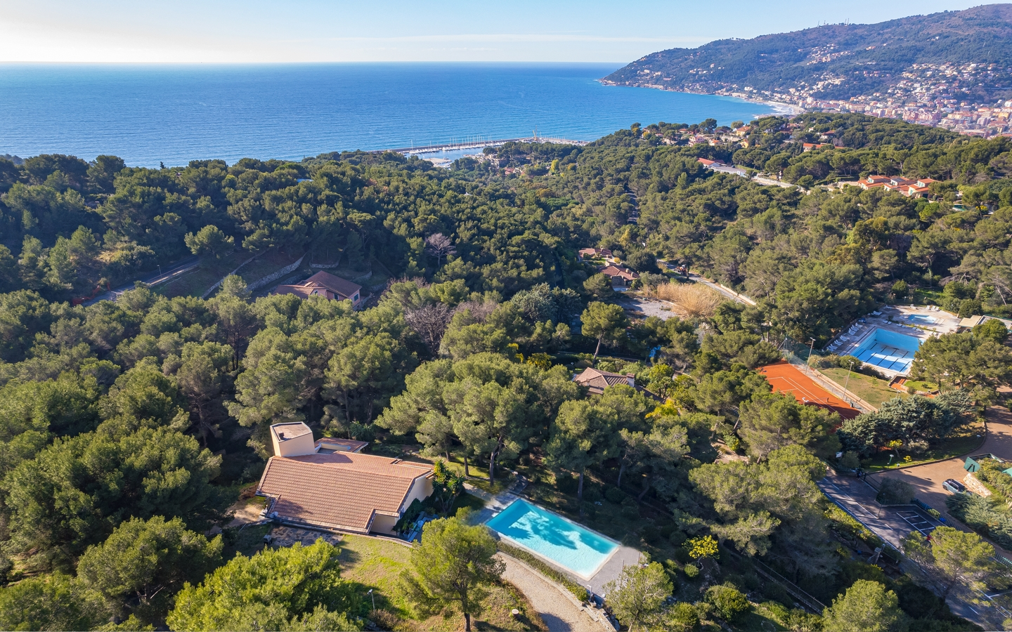 Moderne villa med park- og havudsigt, Andora Pinamare, Savona