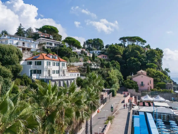 IB 777 Villa ved stranden i Albisola Superiore (2)