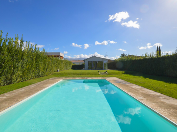 UR 22 Moderne villa med swimmingpool og domotik i Foligno Umbria
