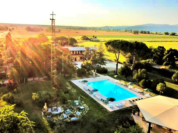 Elegant ejendom med bolig og privat residens med udsigt over Trasimenosøen i Castiglione Del Lago