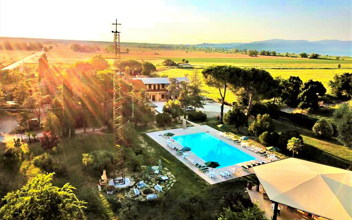 Elegant ejendom med bolig og privat residens med udsigt over Trasimenosøen i Castiglione Del Lago