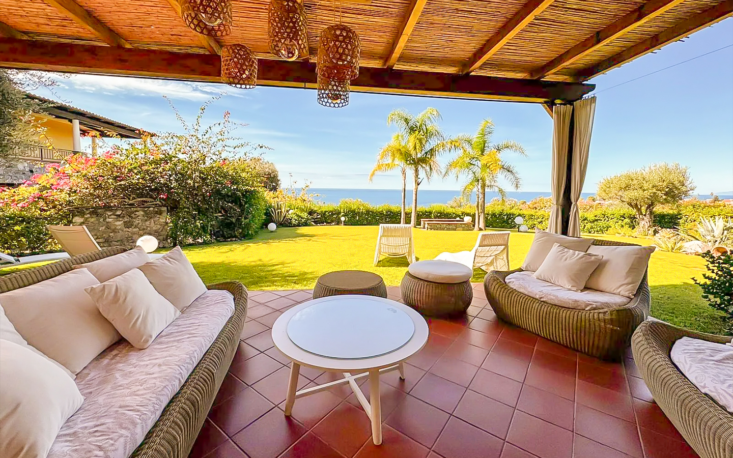 Panoramavilla med udsigt over øen Cirella