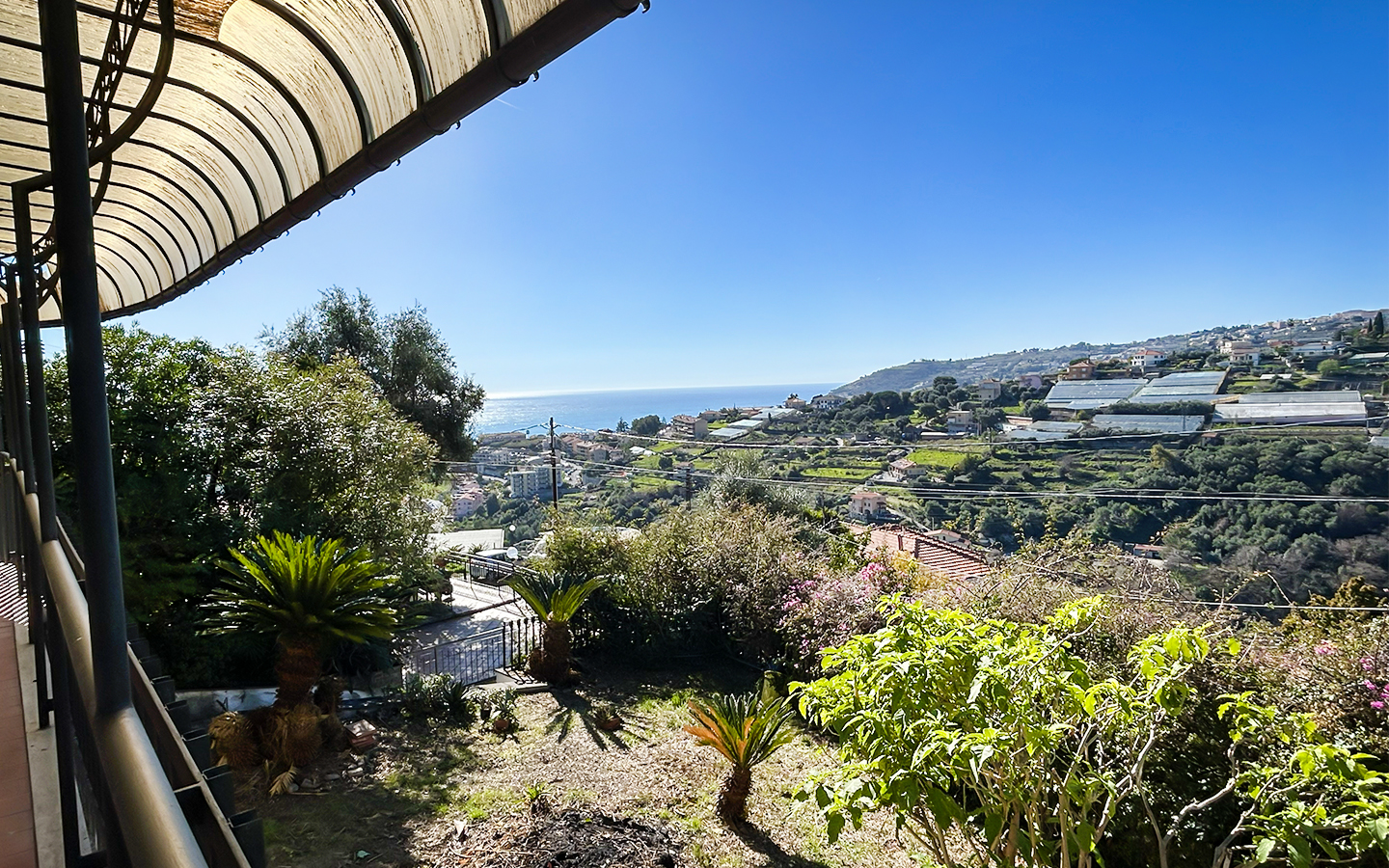 Villa ikke langt fra Sanremos centrum, med swimmingpool og have med havudsigt