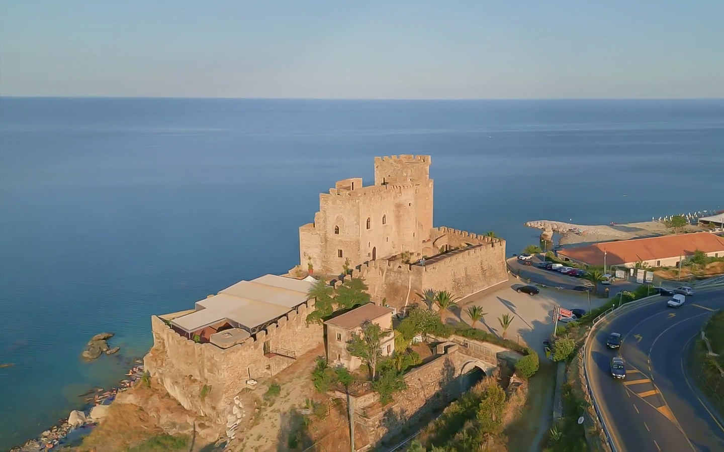 Arvostettu historiallinen asunto, jossa on yksityinen pääsy rannalle Roseto Capo Sulicossa, Calabriassa