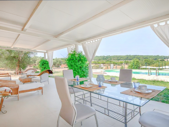 Prestigefyldt paradisisk villa med pool og panoramahave i Ceglie Messapica, Puglia