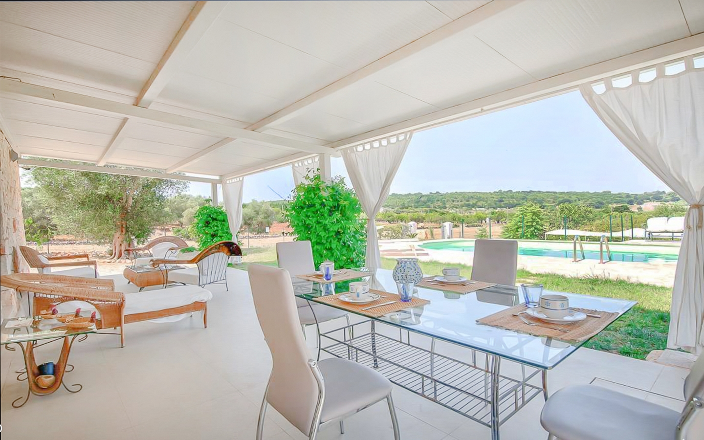 Prestigefyldt paradisisk villa med pool og panoramahave i Ceglie Messapica, Puglia