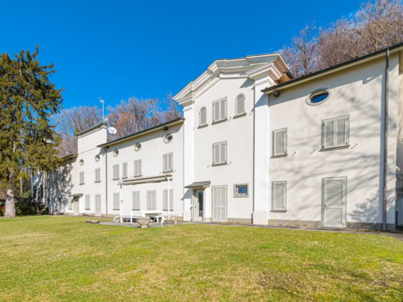 IB 795 Historisk villa med park og pool i Villa di Serio