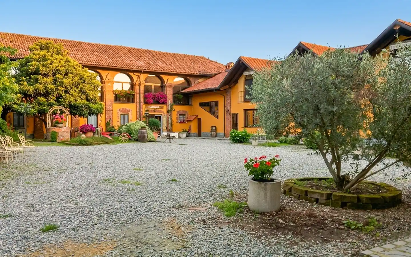 Prestigefyldt ejendom med privat park i kort afstand fra Torino