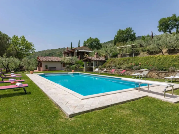 IB 800 Villa med have og pool i Cortona (1)