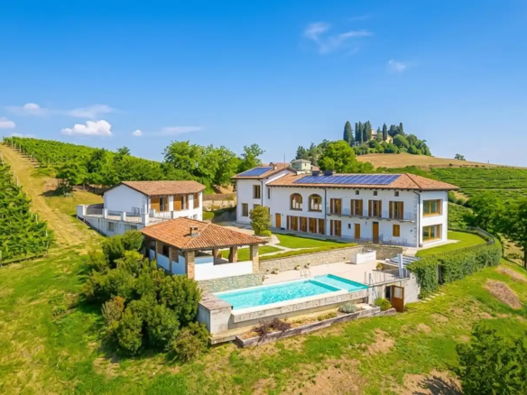 IB 801 Фермерский дом с виноградниками и бассейном в Монферрато