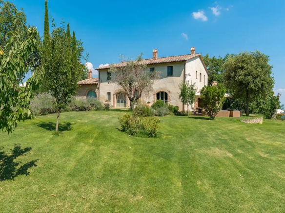 IB 802 Kunnostettu maalaistalo uima-altaalla Cetona