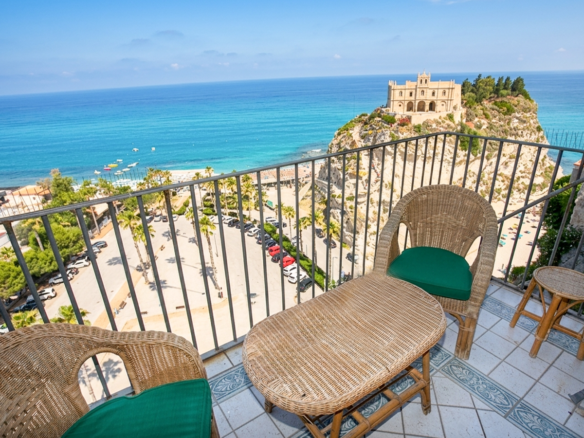 Eksklusiivinen merenranta-asunto Tropean historiallisessa sydämessä