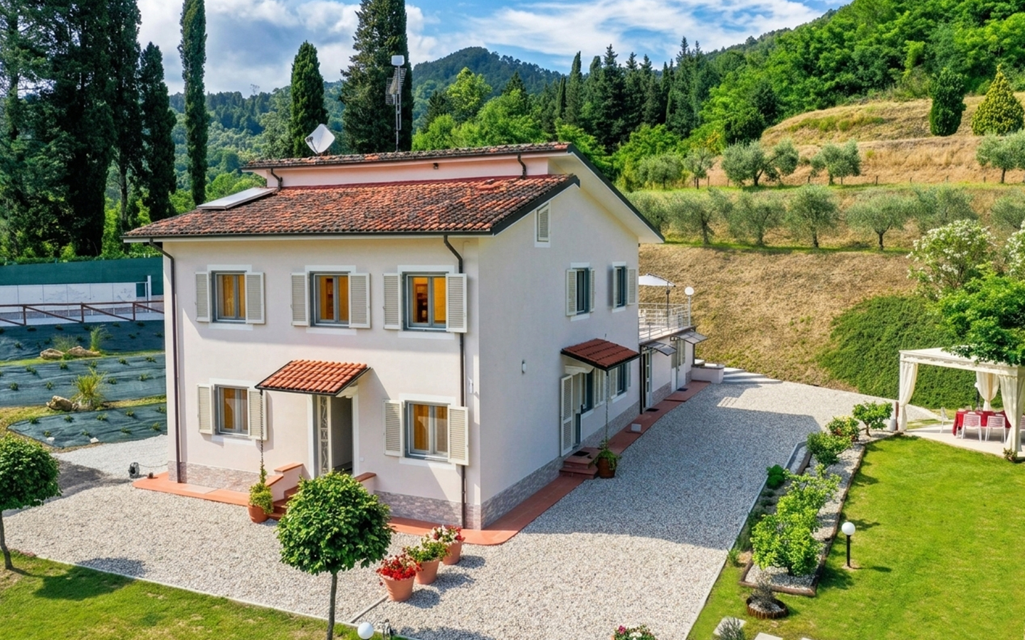 Villa med have og pool i det toscanske bagland