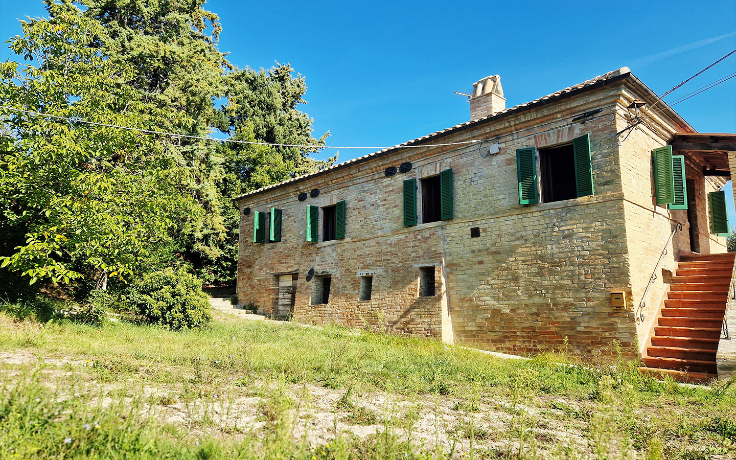 Panoramisk bondegård med havudsigt og 4,7 hektar jord, Cossignano