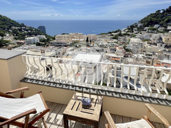 Элегантная отремонтированная резиденция с террасой и панорамным видом, Капри